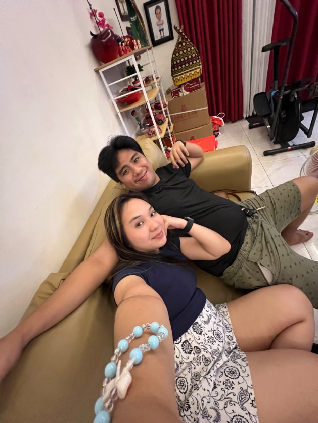 tbrrcll's tweet photo. chillin with bae na parehong malusog https://t.co/MeF3yV166p