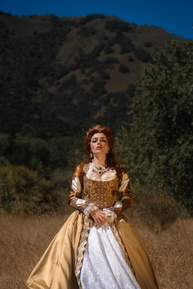 Lil_G_cosplay's tweet image. The true royalty. 
Me as Anna Henrietta from Witcher 3
Ph @_Pandantics 
#annahenrietta #Witcher3 #cosplay