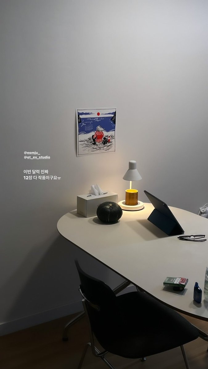 OtEv14's tweet photo. 현장 판매 이후 남은 2025년 달력 소량 판매합니다…! 💙오늘 자정에 오픈합니다. 

https://t.co/pV0YRb9KG4 https://t.co/fsvkdv4mg6