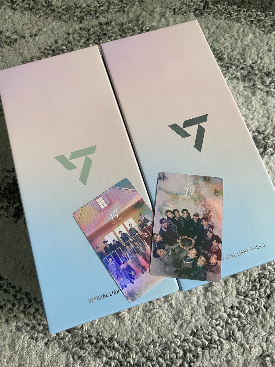 minimoni178's tweet photo. WTS LF B

2 Caratbong Official V3 LS
- from Weverse
- can do Meet ups or Lalamove delivery
- can be sold as pair or individually 
- Rfs: some of our friends can’t watch the con na 🥲

DM ples! https://t.co/1jiqO0FRln
