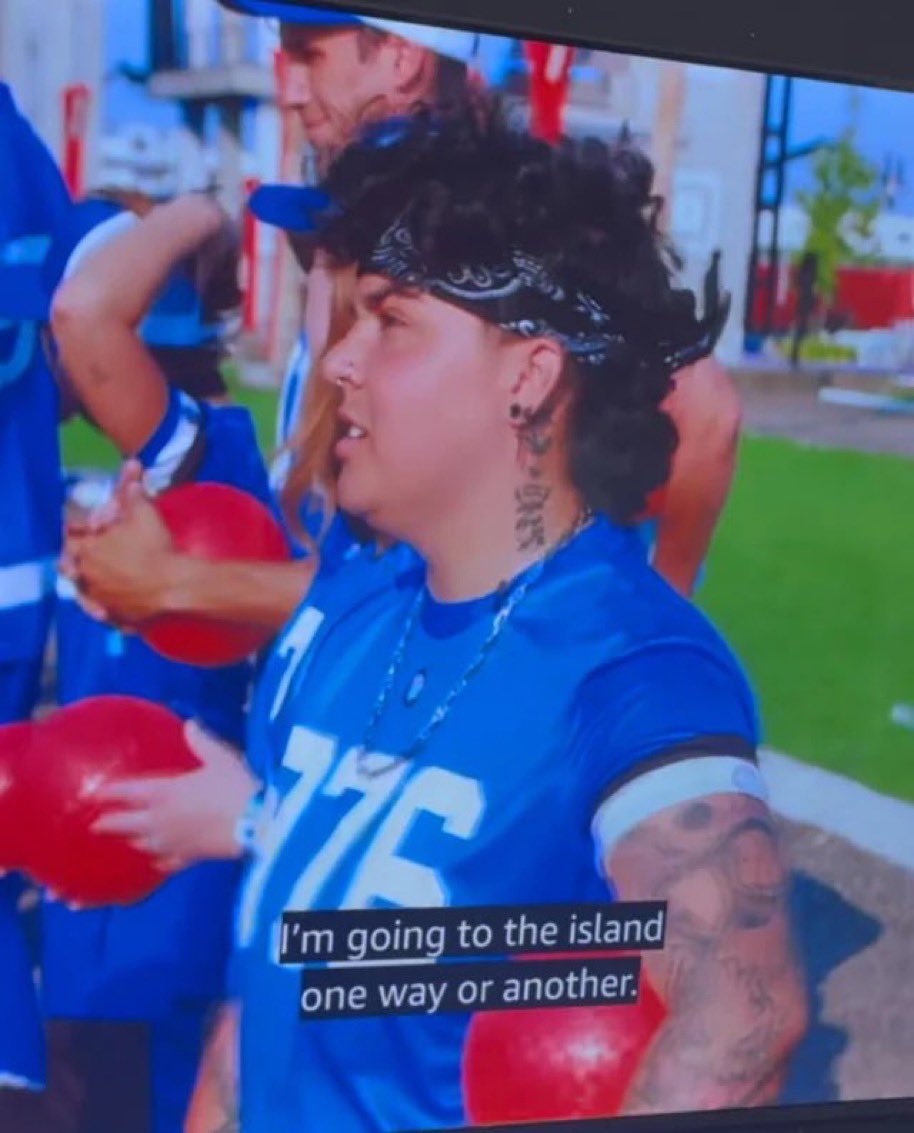 توني خلصت الحلقة الرابعة ، والله ما ادري شلون جيرمي اعطاها البطاقة!!! فوق انها خربت عليهم راحت الجزيرة يلعنم القهر ياشيخ،اصلاً من تركيز المونتاج عليها حسيت انها الاخيرة الي بتاخذ البطاقة 👎🏻👎🏻👎🏻👎🏻 #BeastGames