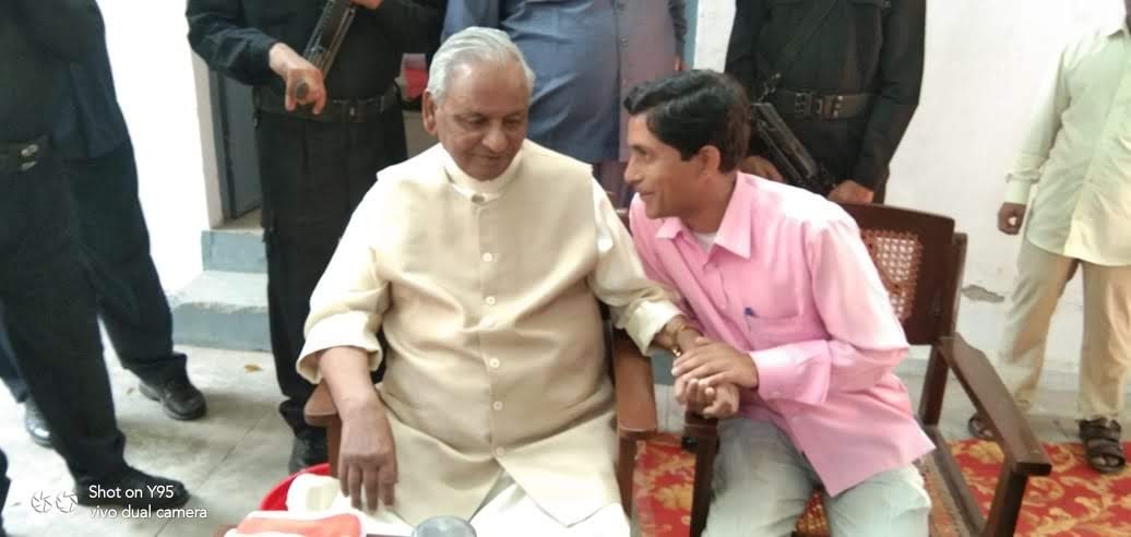 THAKUR SHREESH SINGH (वरिष्ठ पत्रकार) (@singhshreesh) on Twitter photo लोकप्रिय जननेता, उत्तरप्रदेश के पूर्व मुख्यमंत्री और राजस्थान के पूर्व राज्यपाल, 'पद्म विभूषण' बाबूजी श्रद्धेय कल्याण सिंह जी की जयंती पर कोटि-कोटि नमन करता हूं। <a href="/AmitShah/">Amit Shah</a>
<a href="/Babitasingh_/">Dr. Babita Singh</a> <a href="/CMOfficeUP/">CM Office, GoUP</a> <a href="/dpriyankamaurya/">Dr. Priyanka Maurya</a> <a href="/BNSinghIAS/">BN Singh</a> <a href="/narendramodi/">Narendra Modi</a> <a href="/VPIndia/">Vice-President of India</a> <a href="/VijayaRahatkar/">Vijaya Rahatkar</a> लोकप्रिय जननेता, उत्तरप्रदेश के पूर्व मुख्यमंत्री और राजस्थान के पूर्व राज्यपाल, 'पद्म विभूषण' बाबूजी श्रद्धेय कल्याण सिंह जी की जयंती पर कोटि-कोटि नमन करता हूं। <a href="/AmitShah/">Amit Shah</a>
<a href="/Babitasingh_/">Dr. Babita Singh</a> <a href="/CMOfficeUP/">CM Office, GoUP</a> <a href="/dpriyankamaurya/">Dr. Priyanka Maurya</a> <a href="/BNSinghIAS/">BN Singh</a> <a href="/narendramodi/">Narendra Modi</a> <a href="/VPIndia/">Vice-President of India</a> <a href="/VijayaRahatkar/">Vijaya Rahatkar</a>
