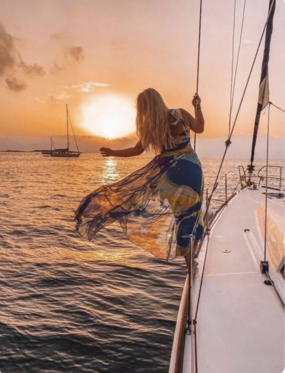 🧡

Umuda Ve Mücadeleye 
    Devam 

Güneş Her Gün 
Doğmaya Devam Edecek ..
        🧡🥀🧡🥀🧡🥀

#Günaydın
#MutluPazarlar