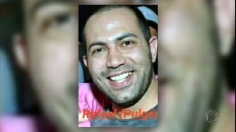 A milícia do pulgão enguiçou um carro na Carobinha agora, e a milícia de Santa Cruz metralhou o carro de um morador na Avenida Antares.