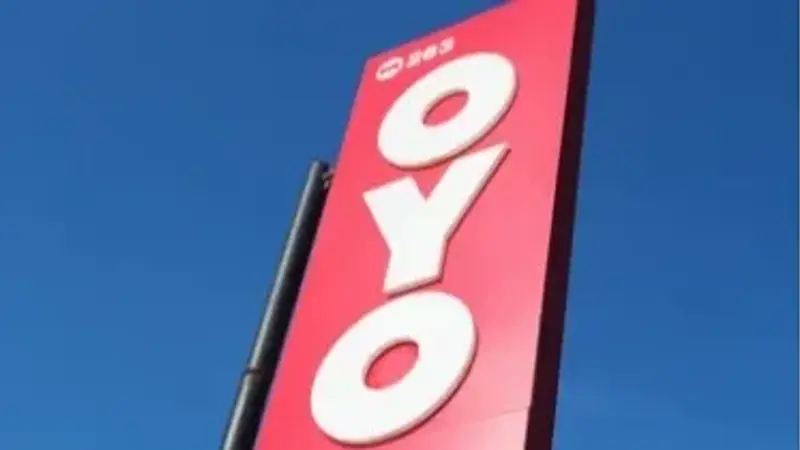RepublicBiz's tweet photo. Unmarried Couples Not Welcome at Partner Hotels? Oyo Revises Check-In Policy
.
.
.
#UnmarriedCouple #PartnerHotel #Check-In-Policy
https://t.co/MF5qc3AI1J https://t.co/o2ZgUn43sx
