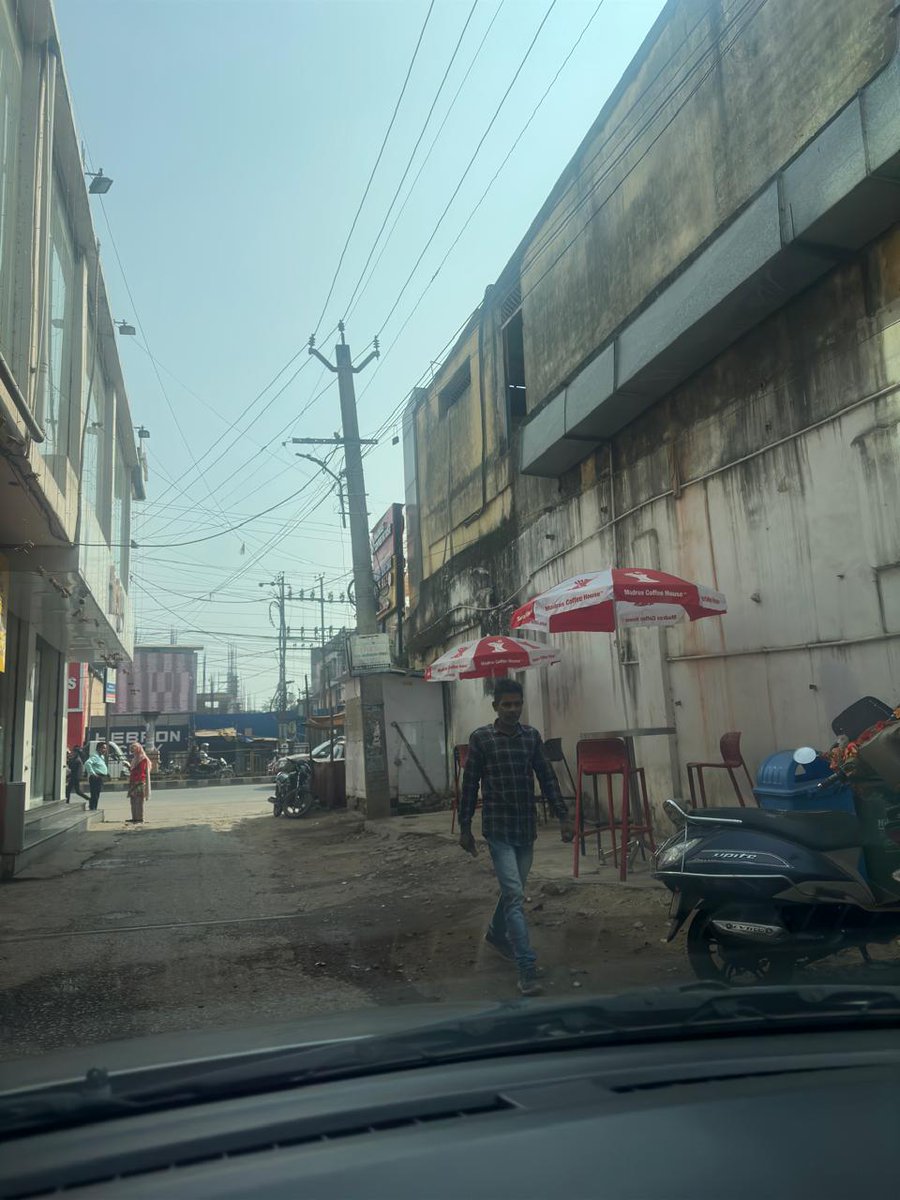 ResidentsJj's tweet photo. @rmccommissioner @TrafficRanchi @DC_Ranchi @HemantSorenJMM _ Please take cognizance of the matter. 500 resident of JJ Park campus are suffering . https://t.co/WnBabdwVli