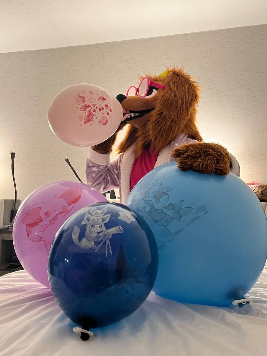 Let's start 2025 right with some nice soft balloonies! Care to join me for some cuddles?