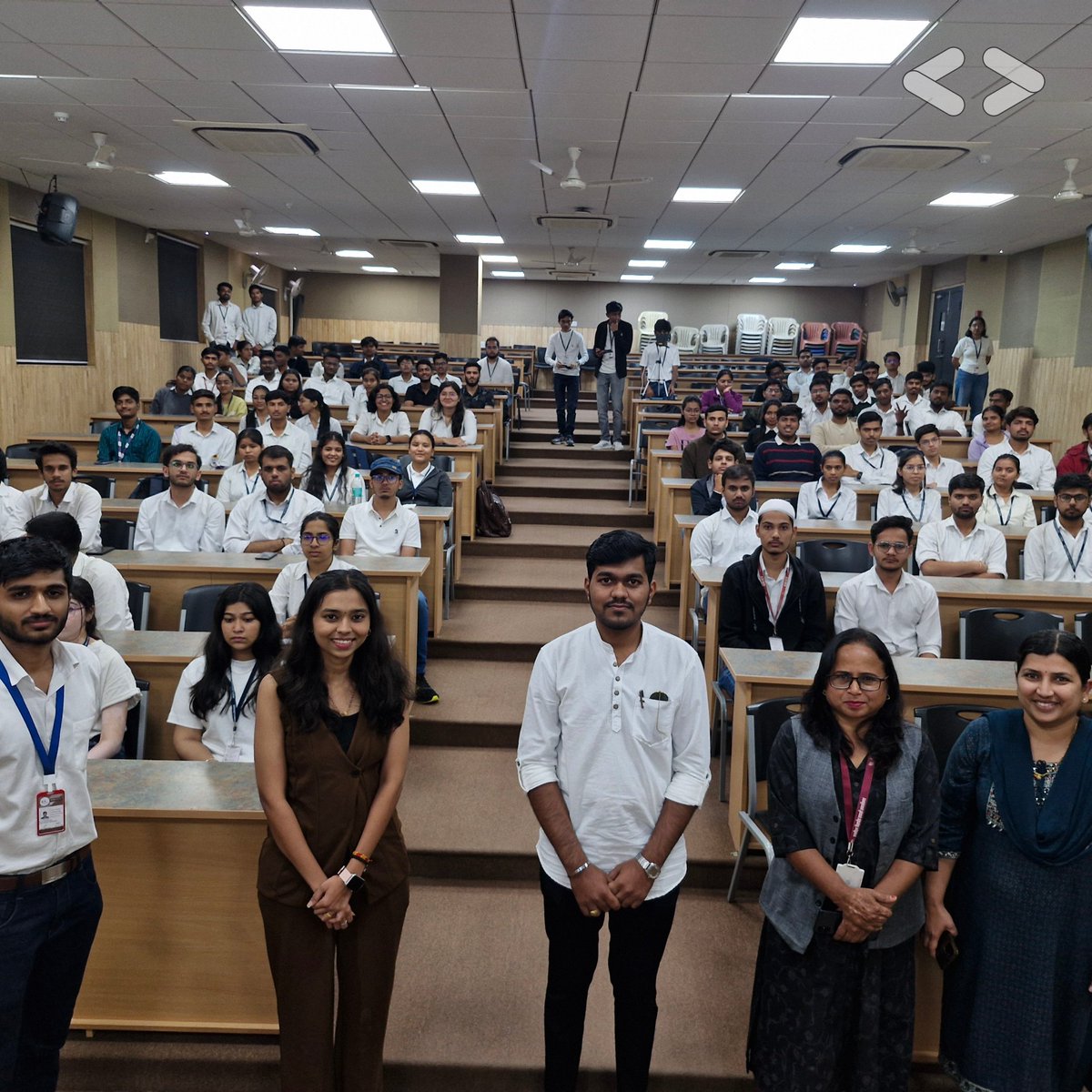 gdgMGMU's tweet image. What a day! 🌞 We're still buzzing from the energy of our Google Solution Challenge 2025 Info Session! 📸👏
Special Shoutout to our amazing speakers Sanika Chavan, Krishna Aute and Team SpoonShare🙂
#GoogleSolutionChallenge #GDG #MGMU