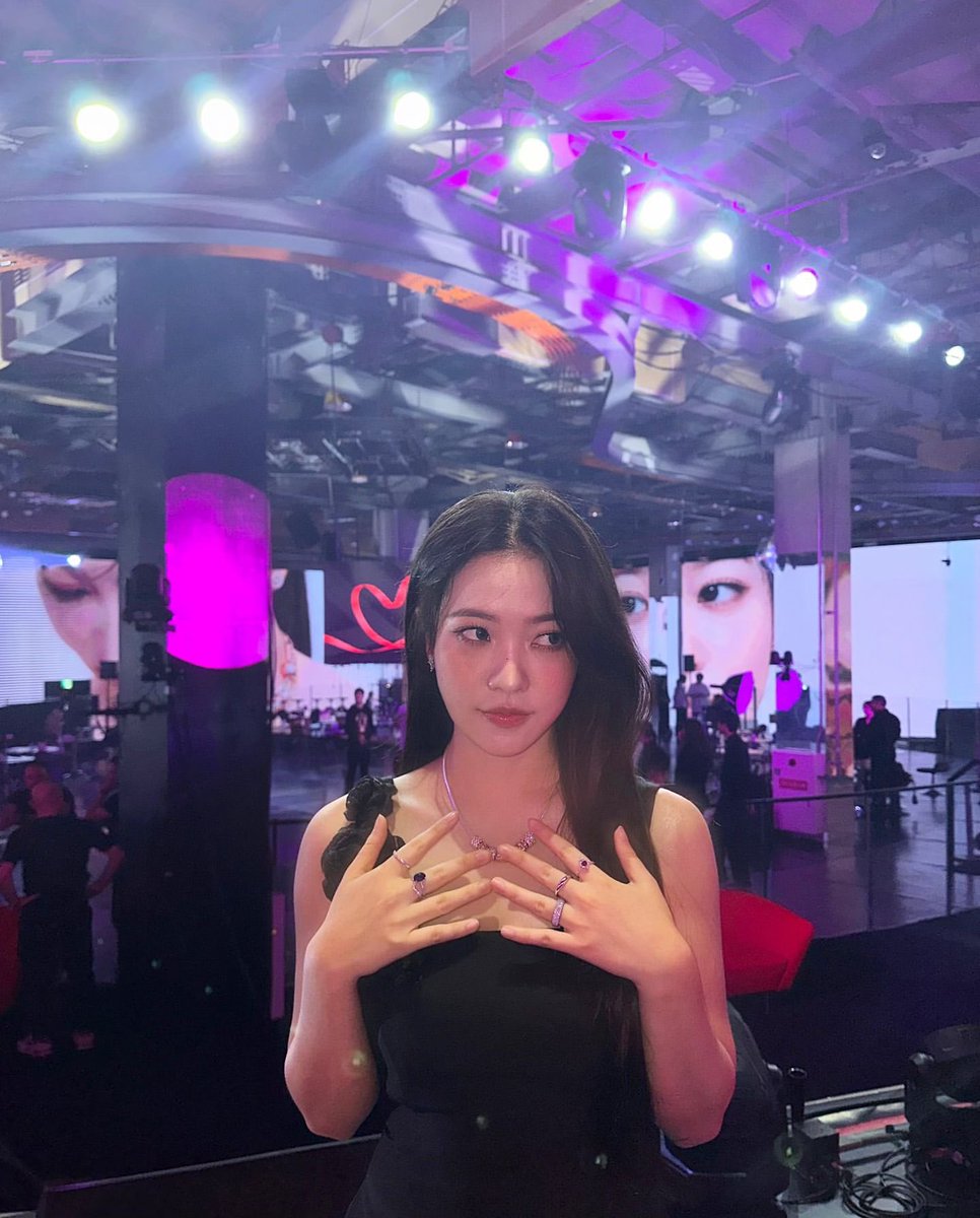 naelisja's tweet photo. @adorache ㅤ
selamat malam, The Cariño yang Nelie cintai. Nelie mau ngucapin terima kasih yang sebesar besarnya untuk semua Adoramly yang selalu meramaikan suasana dari awal kemunculan Adorache sampai hari ini. Nelie seneng banget bisa ketemu sama kalian semua, ciyus.  
ㅤ https://t.co/2UhPmryu9s