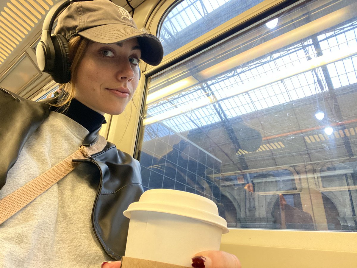 GoddessGigantic's tweet photo. If I was on your train I’d make you lick the dirty floor https://t.co/rb7CdmiNoi
