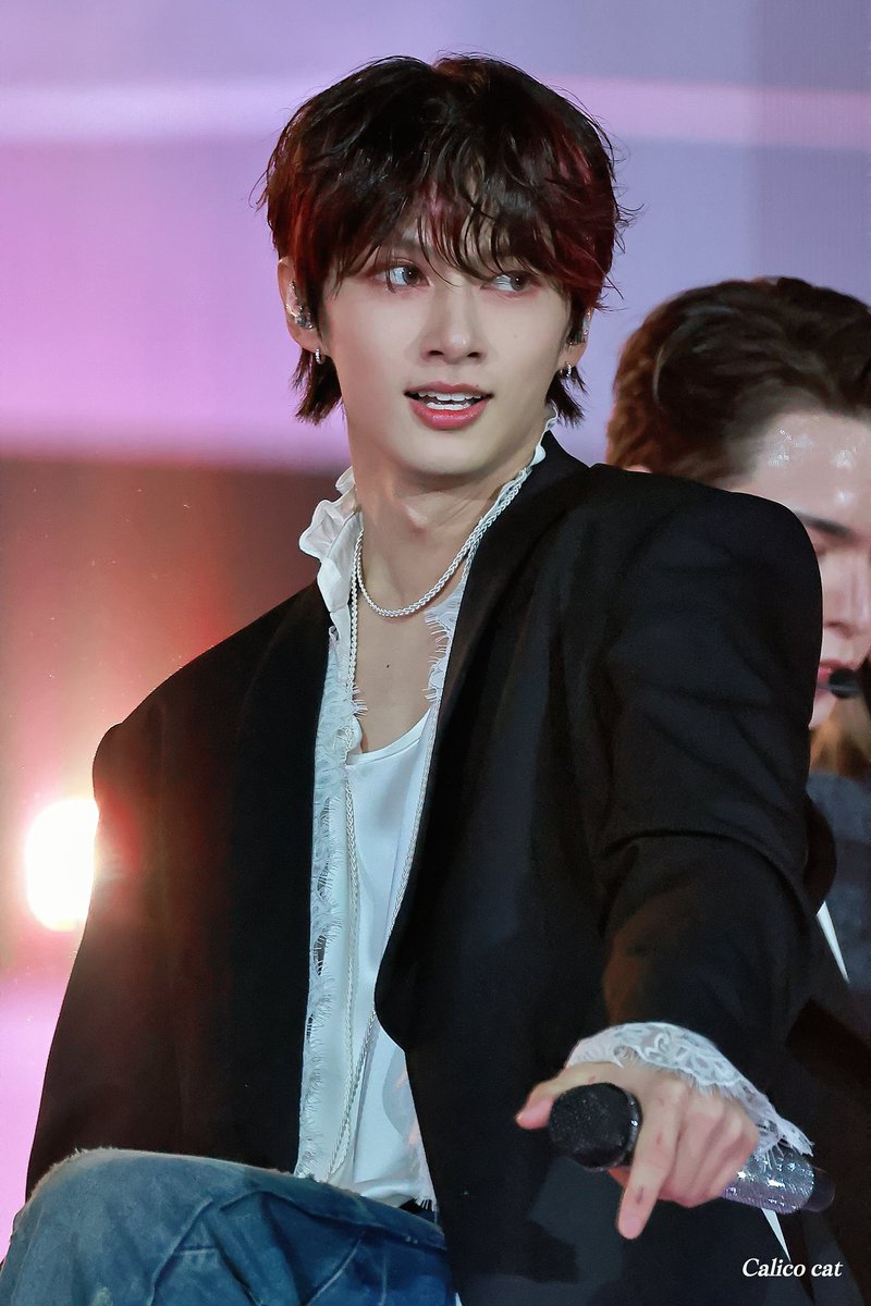 250105 골든디스크 GDA

무대 문준휘!!🎵🎶🎷

#JUN #준 #문준휘 #준휘 #文俊辉 #ジュン
 #SEVENTEEN #세븐틴