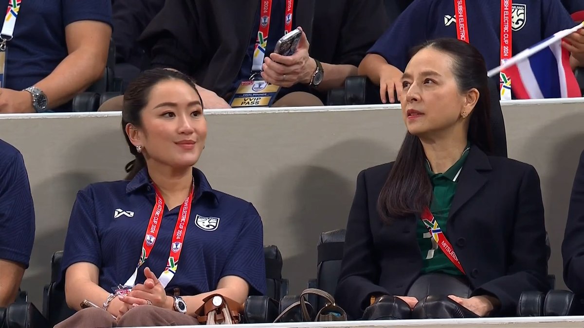 ThaiPressCO's tweet photo. สองนายกหญิง เข้ามาเชียร์ในสนาม

#Thaipress #บอลไทย #ทีมชาติไทย #ฟุตบอลชิงแชมป์อาเซียน2024 #เชียร์ช้างศึกชิงเจ้าอาเซียน https://t.co/AIVPPd0U09