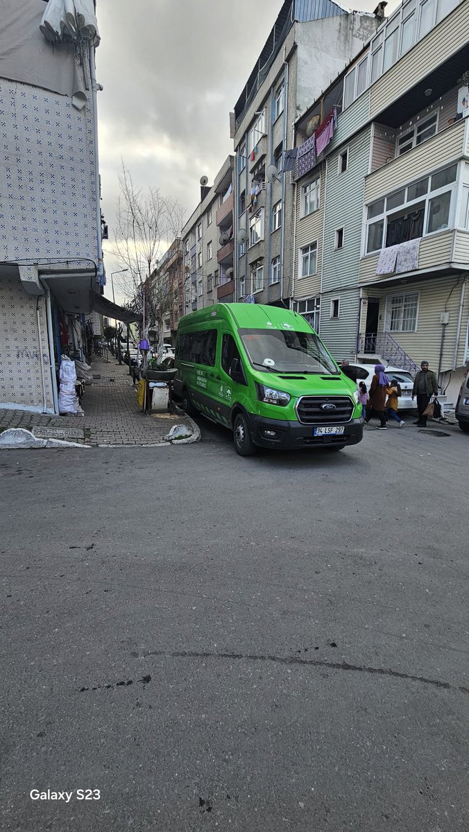 cansevencahit's tweet photo. Donusu engellicek sekilde park eden ibb soforune aracini cekmesini soyluyoruz artis artis konusup sikayet et diyor. Peki sen kasindin kardes.....
#cemalenginyurt
#DevletBahçeli
@IBBcozummerkezi @ekrem_imamoglu @RTErdogan https://t.co/3pWdIyP1il