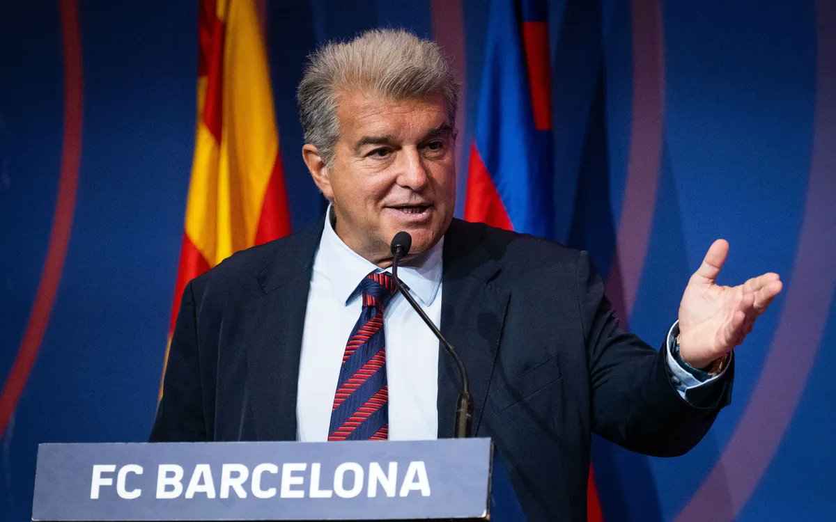 Ja fan sonar els tambors de moció de censura a <a href="/JoanLaportaFCB/">Joan Laporta Estruch</a>. Apunts:

1. No confonguem ser exigents i crítics amb ser autodestructius.
2. Una moció ara per crear soroll al voltant de competicions en joc?
3. Els Tebas i la seva mà existeixen. I riurien.

Més pinya, si us plau.