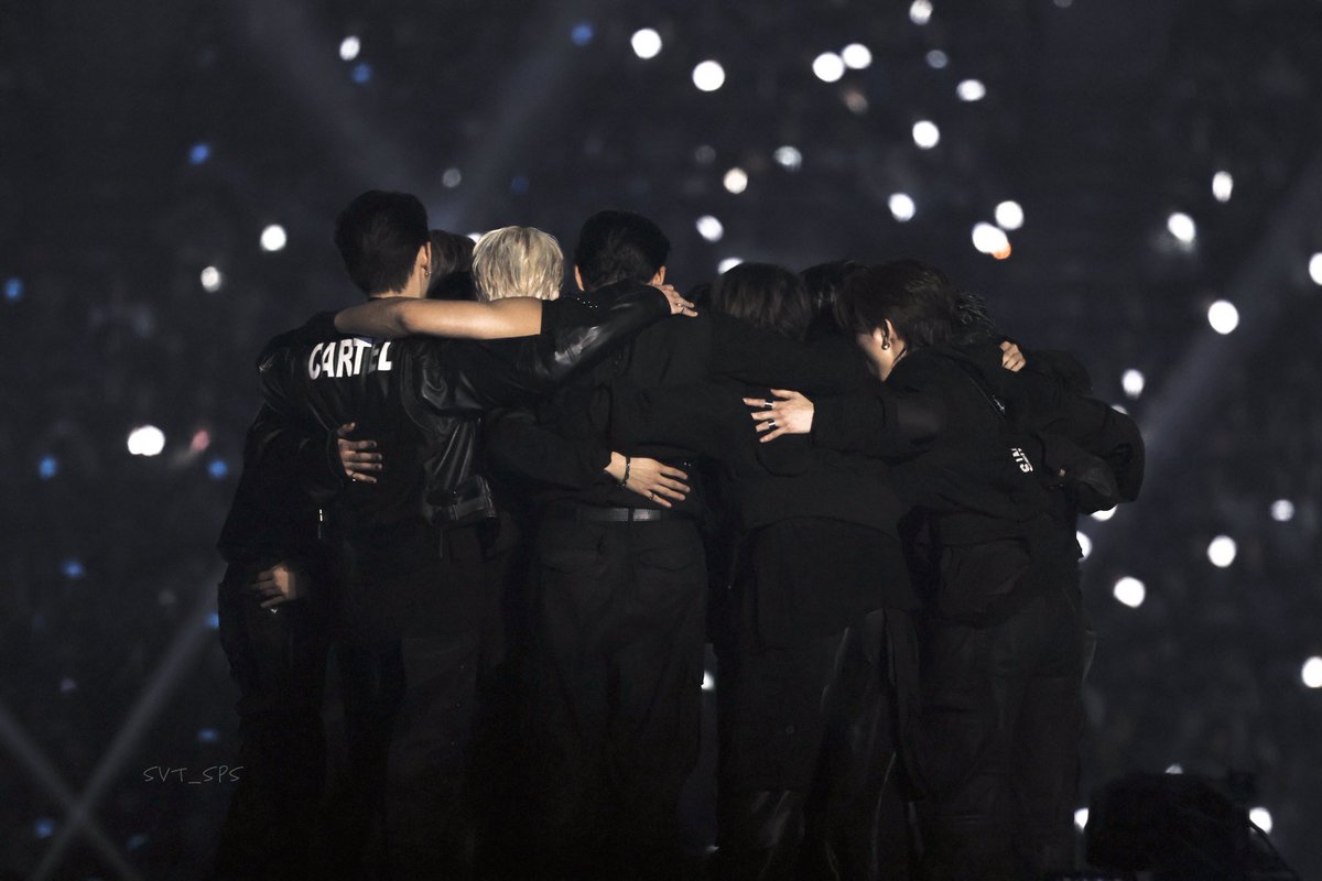 lovrehani's tweet photo. THE SEVENTEEN CIRCLE HUG.. 😭🤍 https://t.co/xB4R38eLox