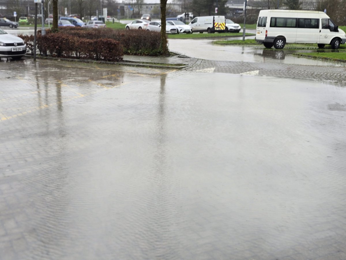 gingerfcrackers's tweet photo. @AshfordCouncil still charging residents to park in this joke of a Stour car park I see... Classic. https://t.co/AzIQkqmPbb