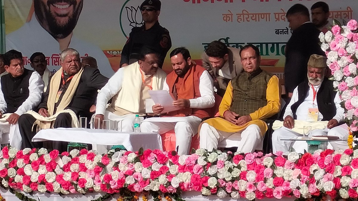 DrDharamSaini's tweet photo. आज रामपुर मनिहारन मे आयोजित हरियाणा के माननीय मुख्यमंत्री श्री @NayabSainiBJP जी के स्वागत समारोह में अपने साथीगणों संग पहुंचकर पूर्ण ऊर्जा व गर्मजोशी संग उनका स्वागत कर शिष्टाचार भेंट की। https://t.co/VIAEJMIoET