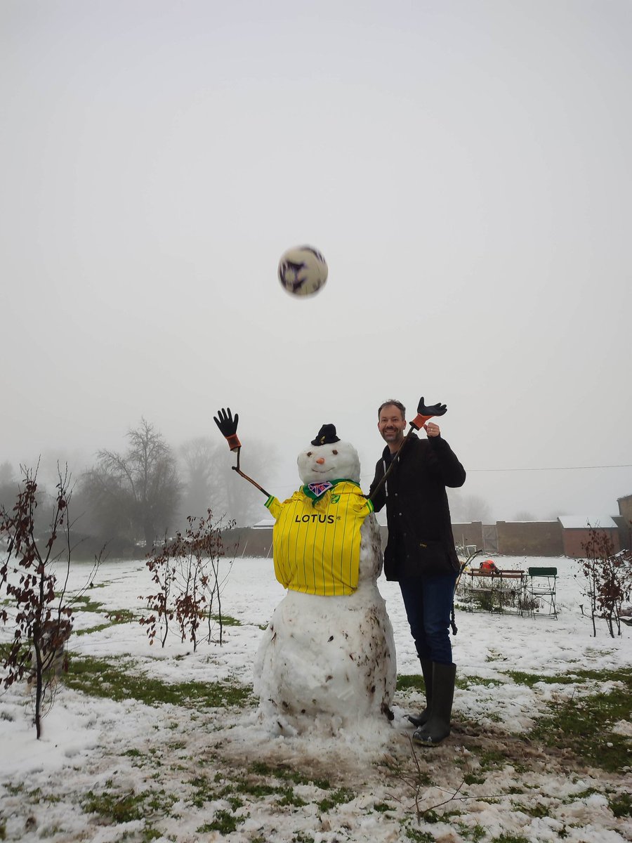 lindner78's tweet photo. Celebrating our injury time comeback V Coventry this morning with the newest Canary supporter! 💛💚 #ncfc #otbc @NorwichCityFC @BBCNorfolk @BobRutler @ChrisReevo @michaeljbailey @EDP24 @edpsport #canarycall #snow #charwelton https://t.co/bHeVCIbgUD