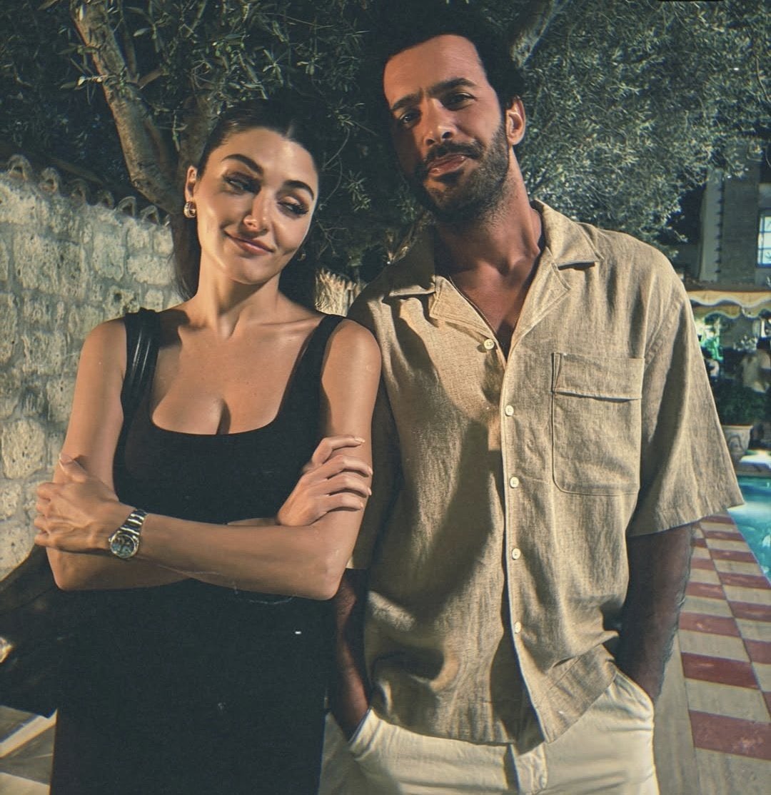 TvDunyasii's tweet photo. Hande Erçel &amp; Barış Arduç 💫 https://t.co/KNCRsfg3ay