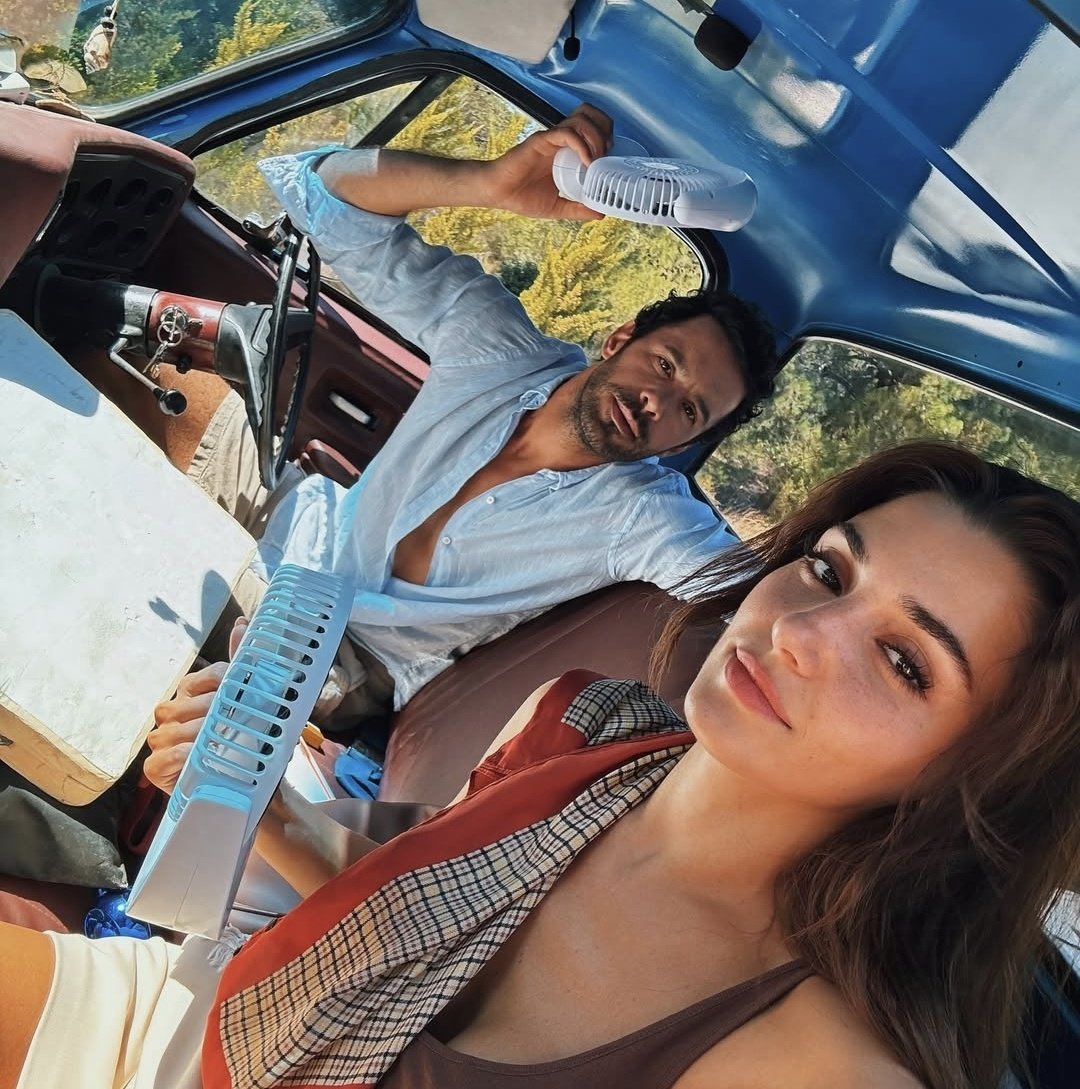 TvDunyasii's tweet photo. Hande Erçel &amp; Barış Arduç 💫 https://t.co/KNCRsfg3ay