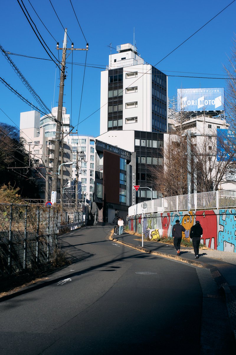 KannistoJuha's tweet photo. Yesterday I did a long walk from Ebisu to Nakameguro with my Sony #A7CII & #Kistar 55/1.2. It was another sunny and photogenic day. Holidays are over and it's back to work from tomorrow... But we'll have a 3-day weekend soon again. More: https://t.co/ioYqi3Nedn https://t.co/knse6d9ByJ