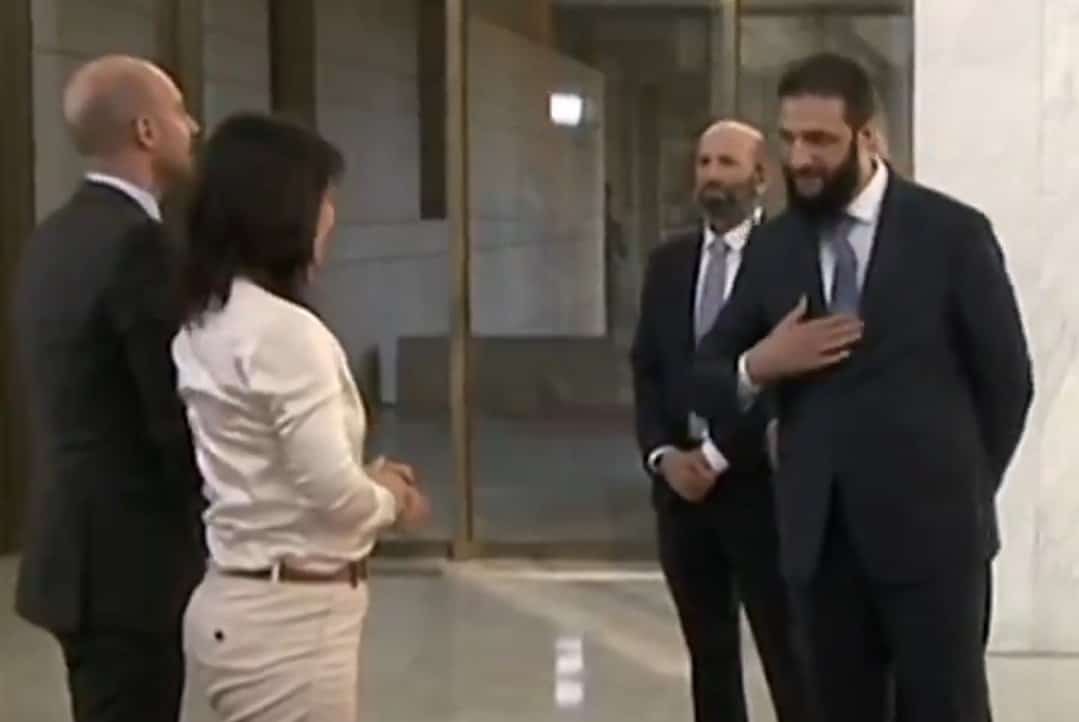 yeryuzuhaber's tweet photo. #SURİYE - İşgal ettikleri beldelerde esir aldıkları kadınları kendilerine 'Cariye' yapmaları ve köle pazarında satmaları ibadet sayan; ama bir kadının elini sıkmamakla övünen sapık, hastalıklı, çarpık bir zihniyet!
#HTŞ #DAEŞ #IŞİD #ISIS #Cariye #kölepazarı https://t.co/MV80g9DYjW