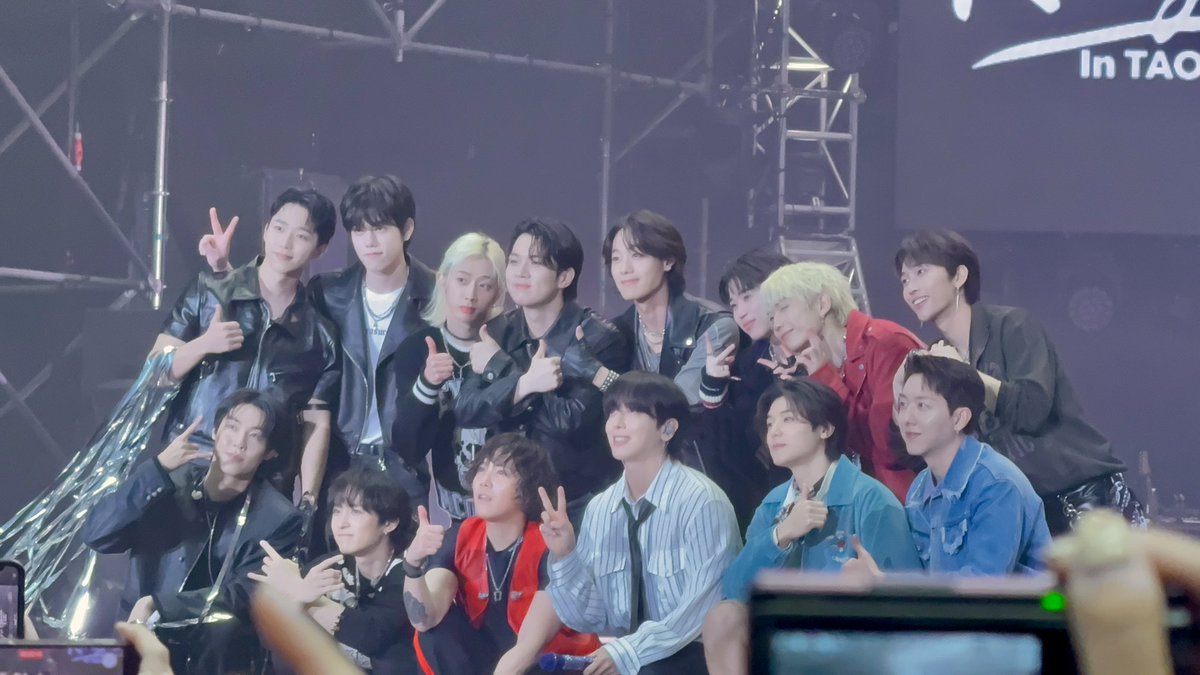 FNC Bands the best! 
Thank you for the happiest new year ever! 
#FNCBANDKINGDOMinTaoyuan