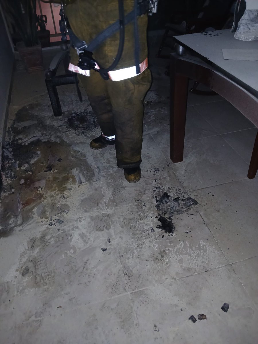 MARYMESTRE's tweet photo. INCENDIO ESTRUCTURAL EN VILLA BOLIVARIANA @ValleduparDe https://t.co/qZQqCr6PX3