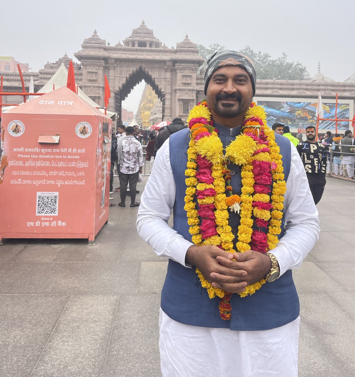 syedibrahimbabl's tweet image. During my visit to Shri #kashivishwanath  Temple and the adjacent #Gyanvapi Mosque historically built on the site of a demolished Shiva temple by Aurangzeb in 1669. I observed a growing consensus among locals for a peaceful resolution. Many Muslims have expressed willingness to…