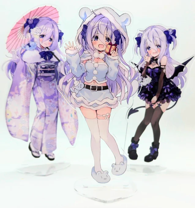 【告知】陰キャお嬢様ポップアップショップ、近日中にアクスタ3種などの完売商品を再入荷して1/19(日)まで1週間開催延長して頂くことになりました!店内も看板ぬいたちがサンタ&巫女服からメイド服にお着替えしたりC105の会場パネルを設置して頂いたりと展示もバージョンアップしてますよ～! 