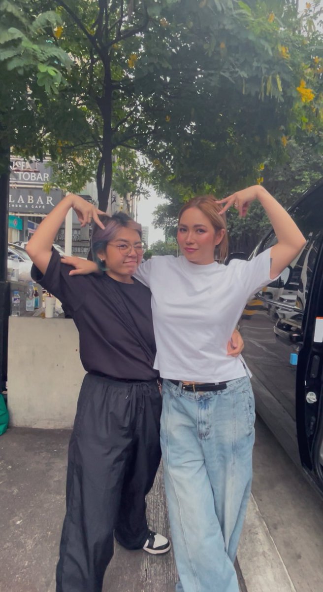 rinna_leong19's tweet photo. Happy New Year !!! So glad to see you @YengPLUGGEDin !! Tagal natin hindi nagkita ✌🏻… But you know how much I love you and support you… Will forever be a YENGSTER!! Ikaw at ikaw pa rin… 

#YengConstantino #OPMArtist #SingerSongwriter #YENGSTERForever #Yengster @theyengsters https://t.co/HdkQkk0iOH