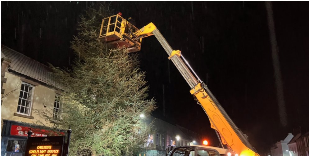 BerwickUTRotary's tweet photo. Early today while still dark, the Berwick Christmas tree (organised by @BerwickUTRotary) was taken down. By daylight it had been cut up &amp; ready to be taken away. It involved rather more equipment than squeezing a tree through a loft hatch.
Thanks to all involved. #Rotary #Berwick https://t.co/5LPmJQfIVD