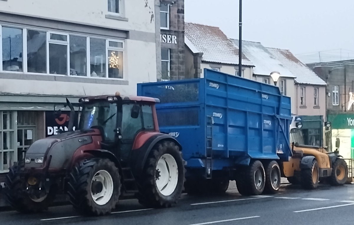 BerwickUTRotary's tweet photo. Early today while still dark, the Berwick Christmas tree (organised by @BerwickUTRotary) was taken down. By daylight it had been cut up &amp; ready to be taken away. It involved rather more equipment than squeezing a tree through a loft hatch.
Thanks to all involved. #Rotary #Berwick https://t.co/5LPmJQfIVD