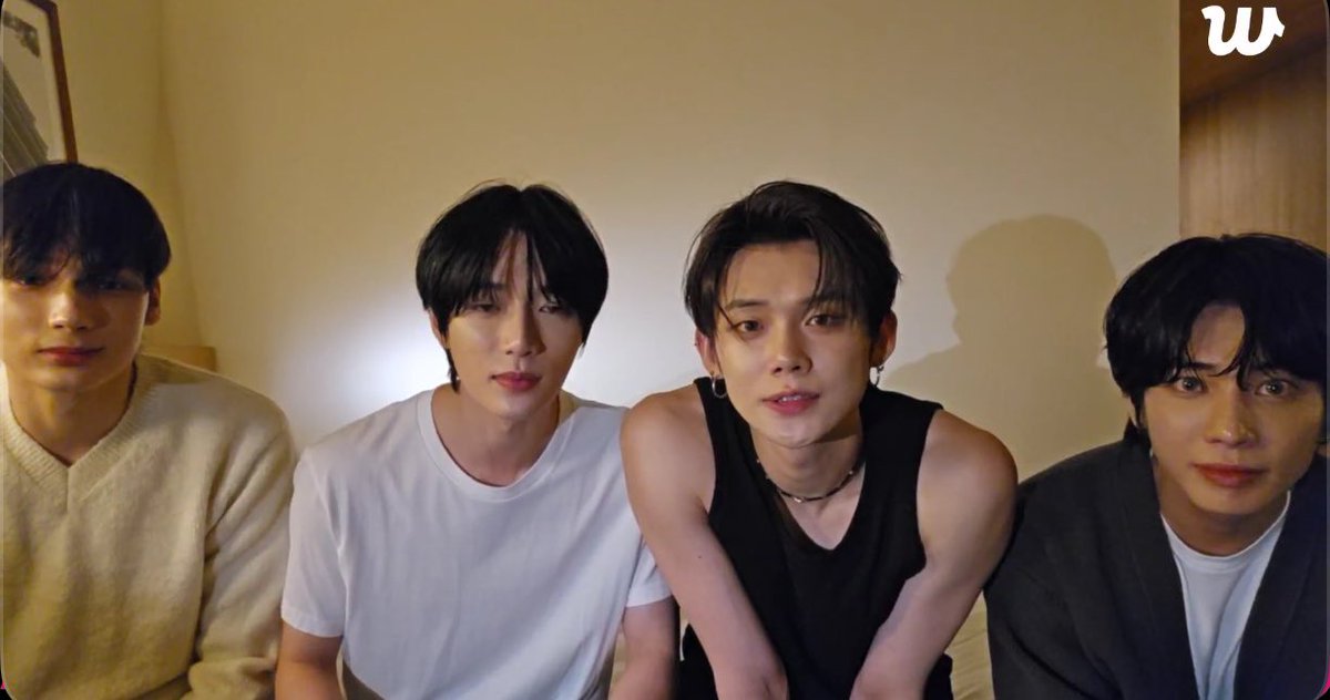 translatingTXT's tweet photo. 🧸 we’re all staring at the screen because none of us can see the screen well https://t.co/DJSDMlgBY8