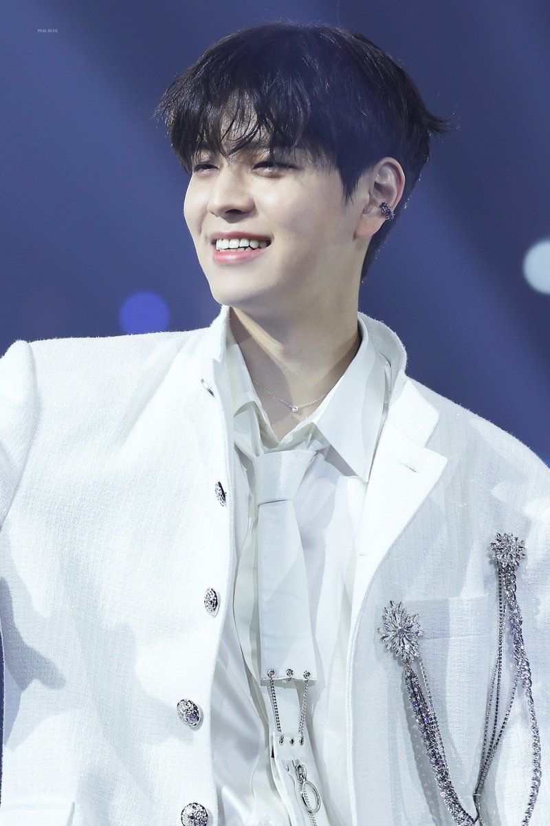 PEALBLUE922's tweet photo. 241225 HQ
🎄
#승민 #스트레이키즈 #seungmin #straykids https://t.co/5uGYu1EU29