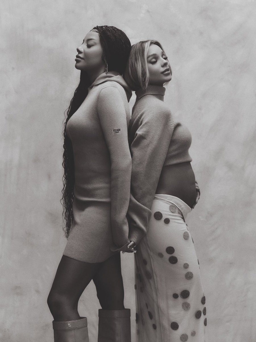 LudmillaCentral's tweet photo. Ludmilla e Brunna são capa da Revista Ela do mês de Janeiro. Falam sobre o processo da gravidez e como lidam com o preconceito público:

“Estamos felizes em nos tornarmos referência de família e amor para muitas pessoas.”

Leia a matéria completa: https://t.co/s67gfEQjut https://t.co/mGmnfsYS9m