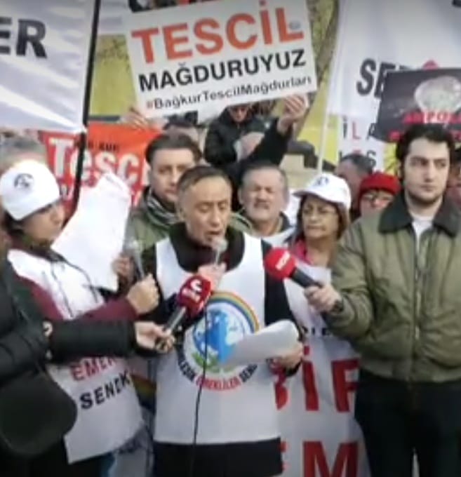 04 Ekim 2000'den önce hak kaybı yaşayan #BağkurTESCİL mağdurları olarak emekli olma hakkımızı istiyoruz. #BağkurTescilMağdurları
için #TescileYasa şart‼️

<a href="/RTErdogan/">Recep Tayyip Erdoğan</a>
<a href="/dbdevletbahceli/">Devlet Bahçeli</a>
<a href="/vedatbilgn/">Vedat Bilgin</a> 
<a href="/Akparti/">AK Parti</a> 
<a href="/MHP_Bilgi/">MHP</a> 
<a href="/herkesicinCHP/">CHP 🇹🇷</a> 
<a href="/iyiparti/">İYİ Parti</a> 
<a href="/eczozgurozel/">Özgür Özel</a> 
<a href="/Mustafa_Destici/">Mustafa Destici</a>