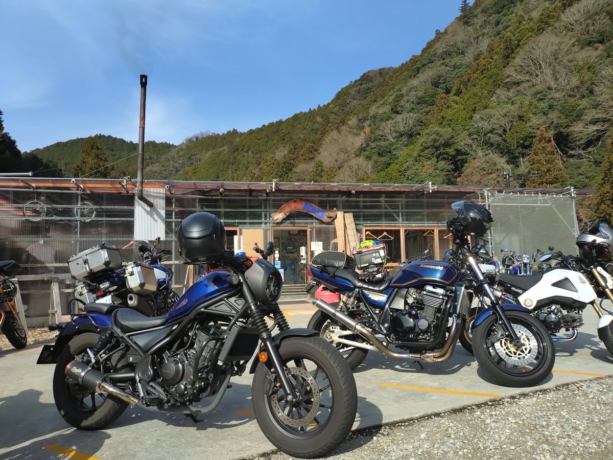 hiro1227og's tweet photo. 2025年 初乗りmotoDINERさんに
寒さに負けずランチツーリング
店内は大きなストーブでポッカポッカ、生き返りました
ランチはローストビーフ丼&amp;チキンタルタル
大変美味で　ご馳走様でした
#初乗り
#motoDINER
#レブル
#ZRX https://t.co/DFDzW5fC8m