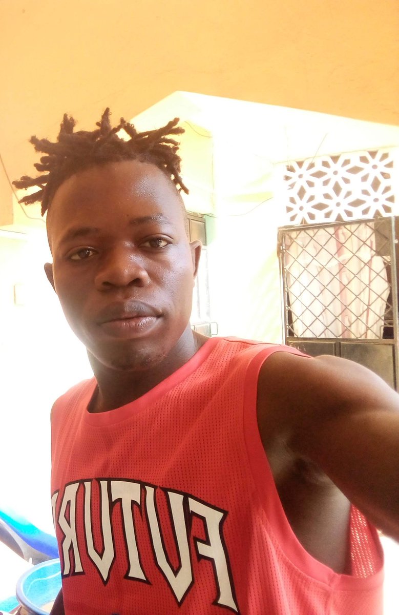 JeffKitongo's tweet photo. Who has the picture of 2019 and what history did you get in that year,Me I remember we had a fight with the  chicken at the door because I wanted to enter in the house and the chicken also wants to enter.🏃🏃 https://t.co/gM6ElRa86R