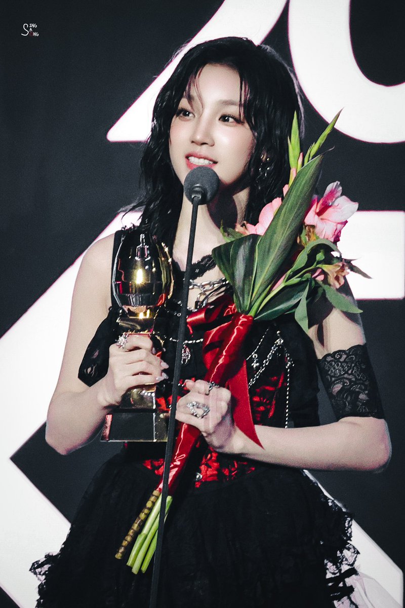 idlecharts's tweet photo. YUQI has won two “Best Solo Artist” in the 2024 year-end awards:

— Best Solo Artist at KGMA
— Best Solo Artist at GDA

Became the first and only 4th generation idol to win this category https://t.co/ab7Df104yH