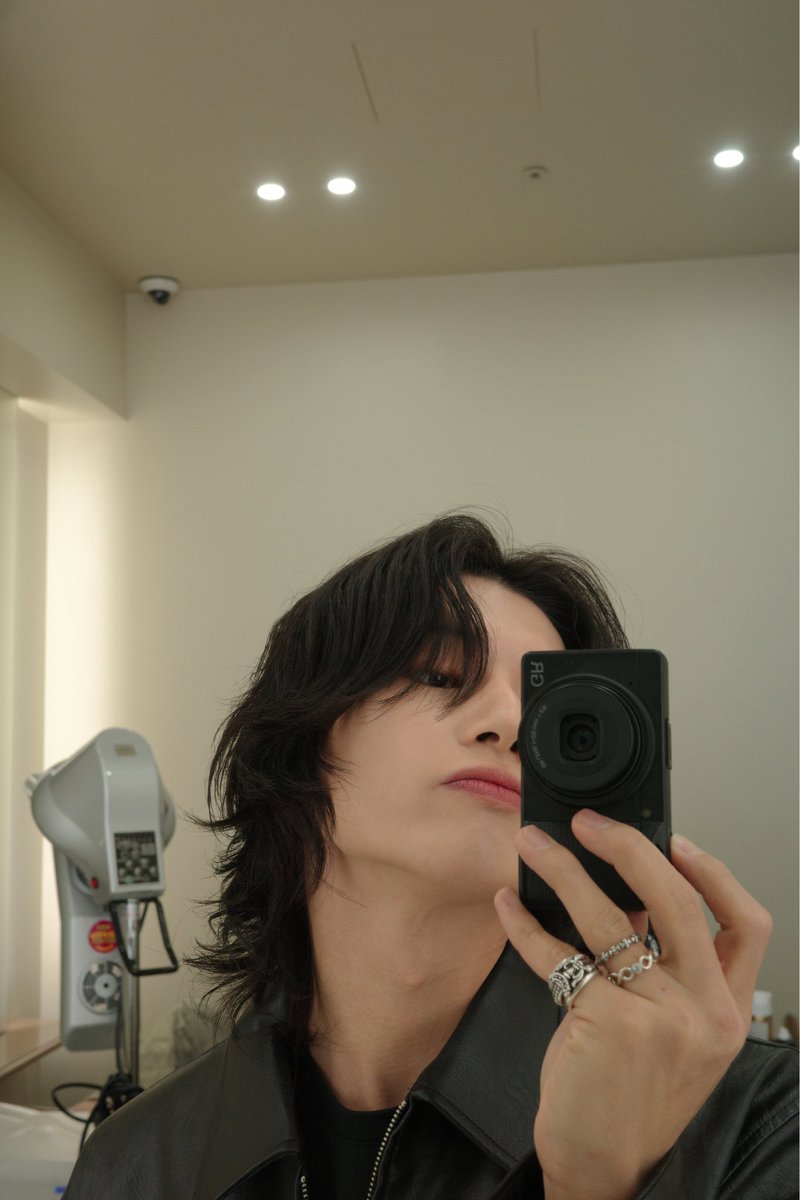starshapedfluff's tweet photo. [250105 — #WOOYOUNG’s Fromm]

Wooyoung said he got a perm and bought a new camera 😍🖤 https://t.co/fjQHu0Vgrv