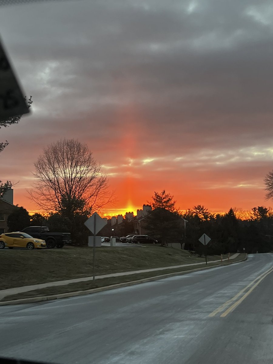alexa_mcmonagle's tweet photo. @CecilyTynan @6abcadamjoseph @PaytonDomschke on my way to jack frost and was greeted by this awesome sunrise! what is this cool phenomenon?! https://t.co/nBGQMZxodo