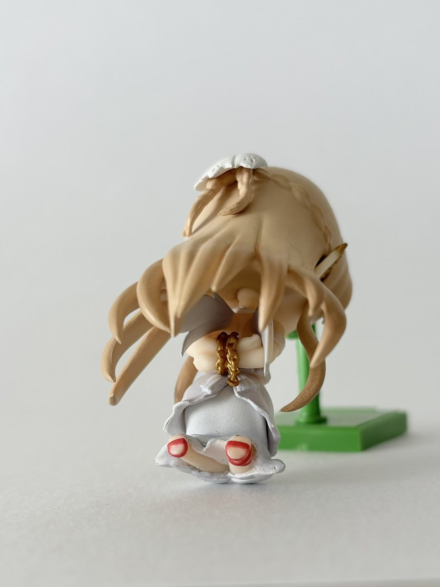 囚われのアスナのフィギュアです。
アニメではなかった（多分）鎖で後ろ手拘束されてるの。