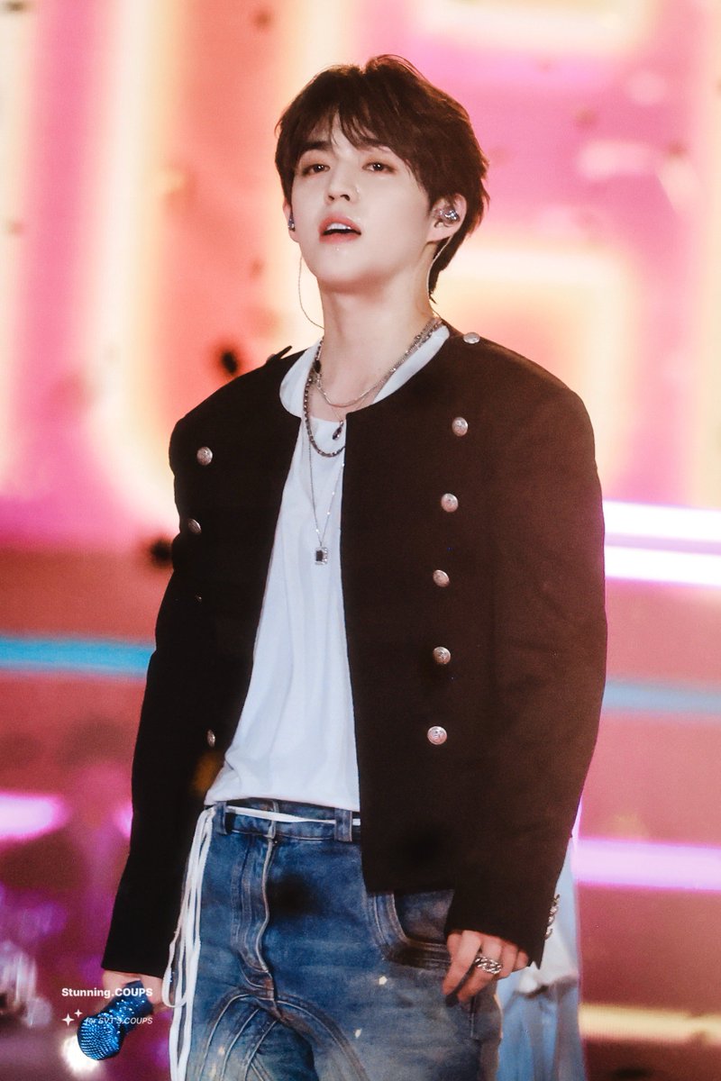 Stunning_COUPS's tweet photo. 250105 GDA🏆

✨✨✨

#에스쿱스 #SCOUPS 
#승철 #최승철 
#세븐틴 #SEVENTEEN
@pledis_17 https://t.co/C6FQN3XPmC