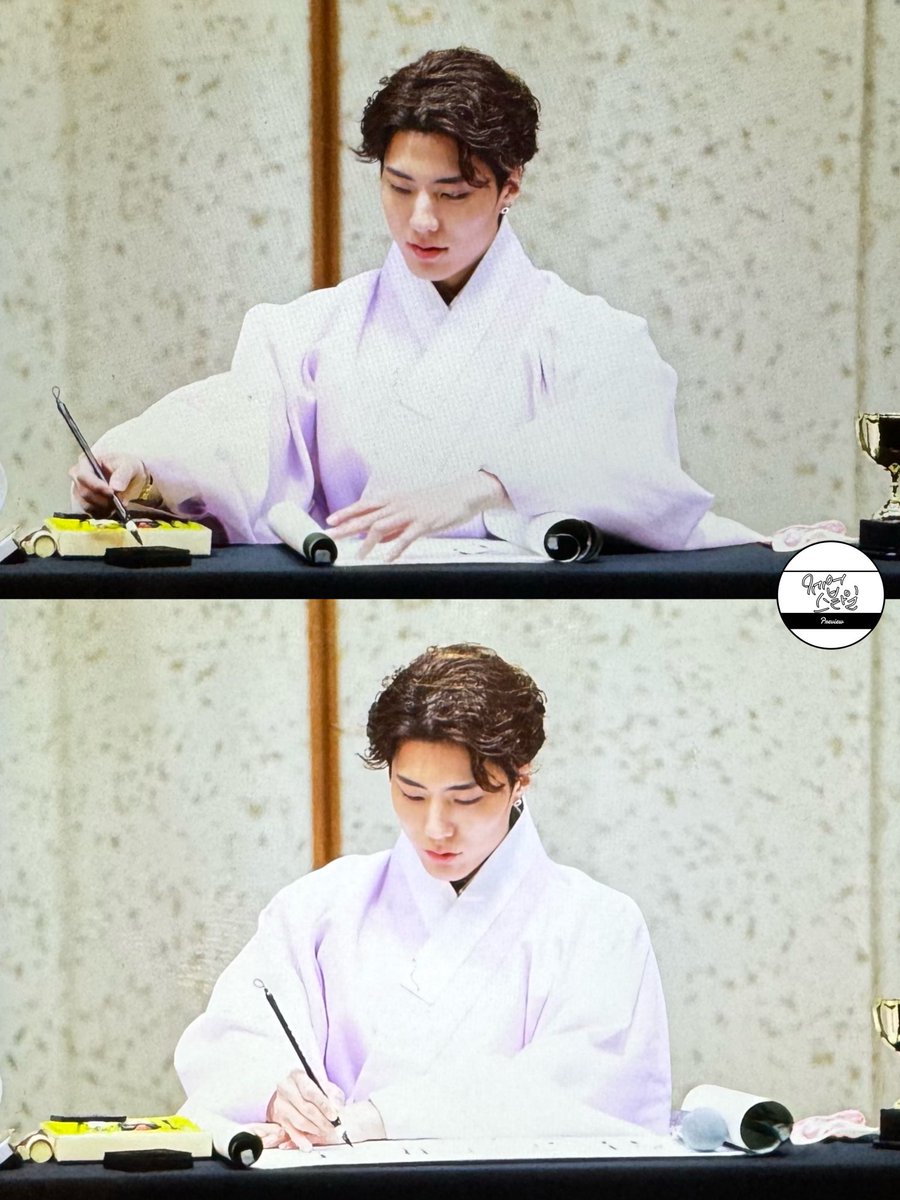 JEUPSTYLE's tweet photo. [ 250105 MELLIFLUOUS 막팬싸 프리뷰 ]

붓글씨도 예쁘게 잘 쓰는 우리 꽃도령🤍

#박제업 #PARKJEUP #제업 #JEUP
#제업스타일 #JEUPSTYLE #RESET
#Destiny #Because_of_you #나의밤
#오운완 #어깨 💪

@THEKH__official https://t.co/QbVPEM6SPZ