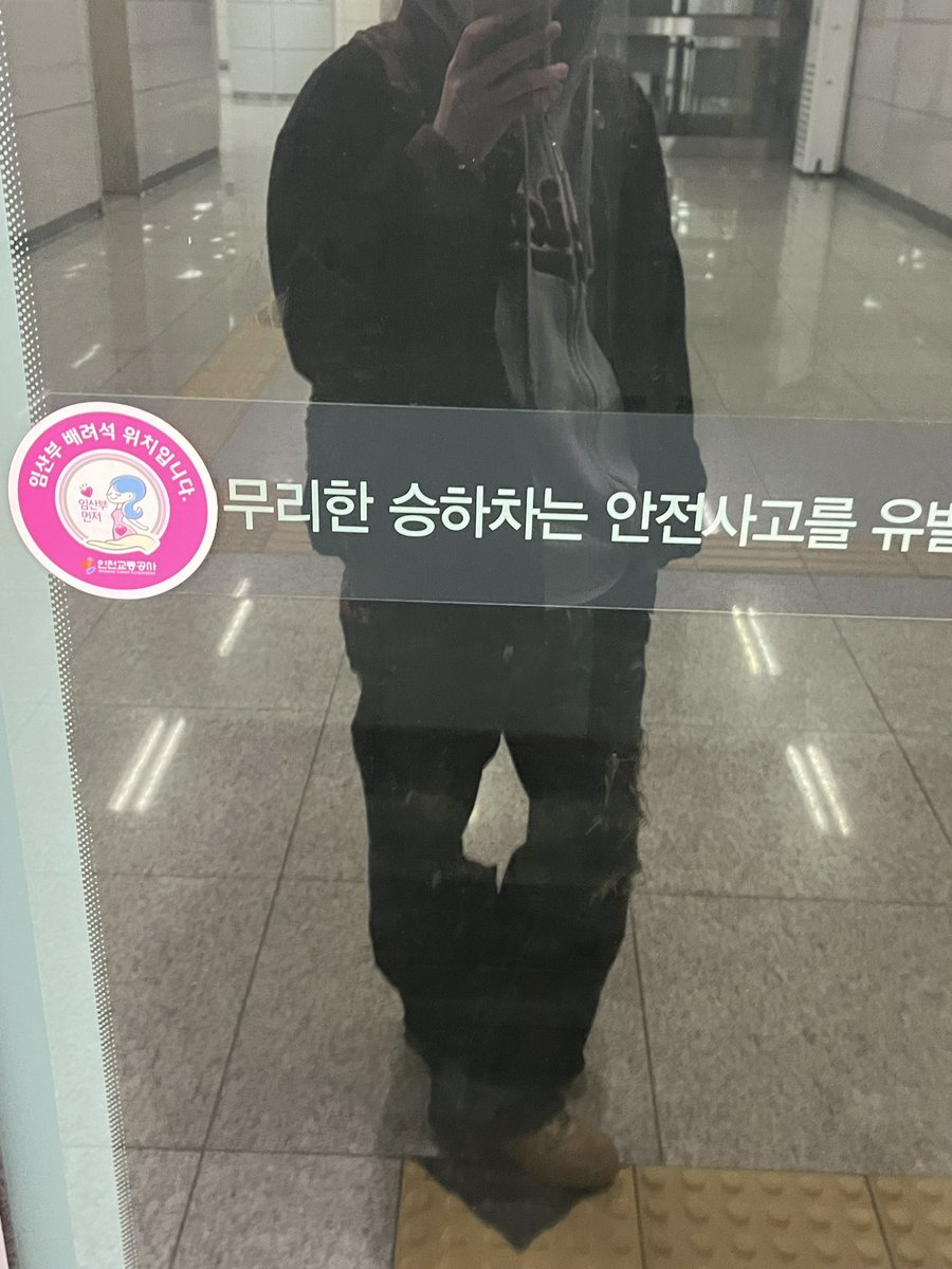 linjinghai's tweet photo. 나 어떻게 서 있는거지.. https://t.co/ZAd8iwDTwl