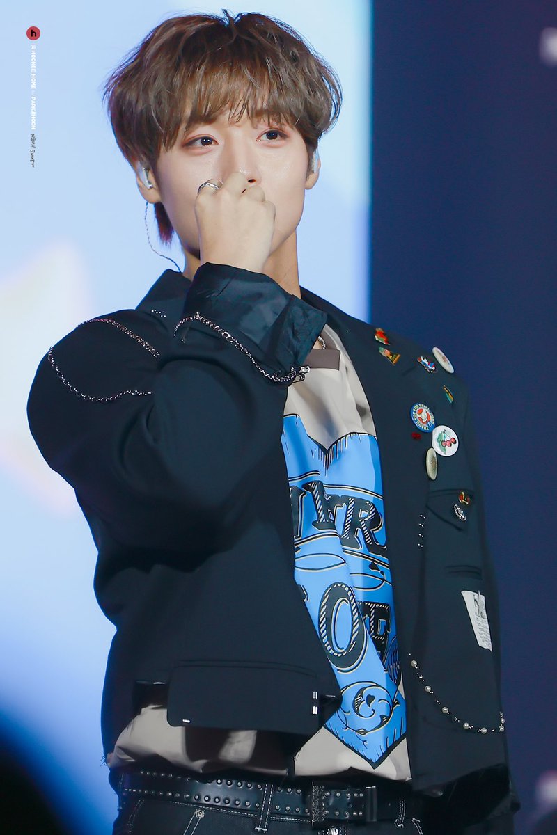 Hoonee_home's tweet photo. 20241220 PARKJIHOON WINTER FANMEETING 'OPENING' in Vietnam

매순간이 다 이쁘지만 특히나 예뻤던 베트남 지후니🥰💕

#박지훈 #Parkjihoon
#셀렉만해놓구보정안함_🙂‍↕️ #곧하께요_😬 https://t.co/56zQiS23lX