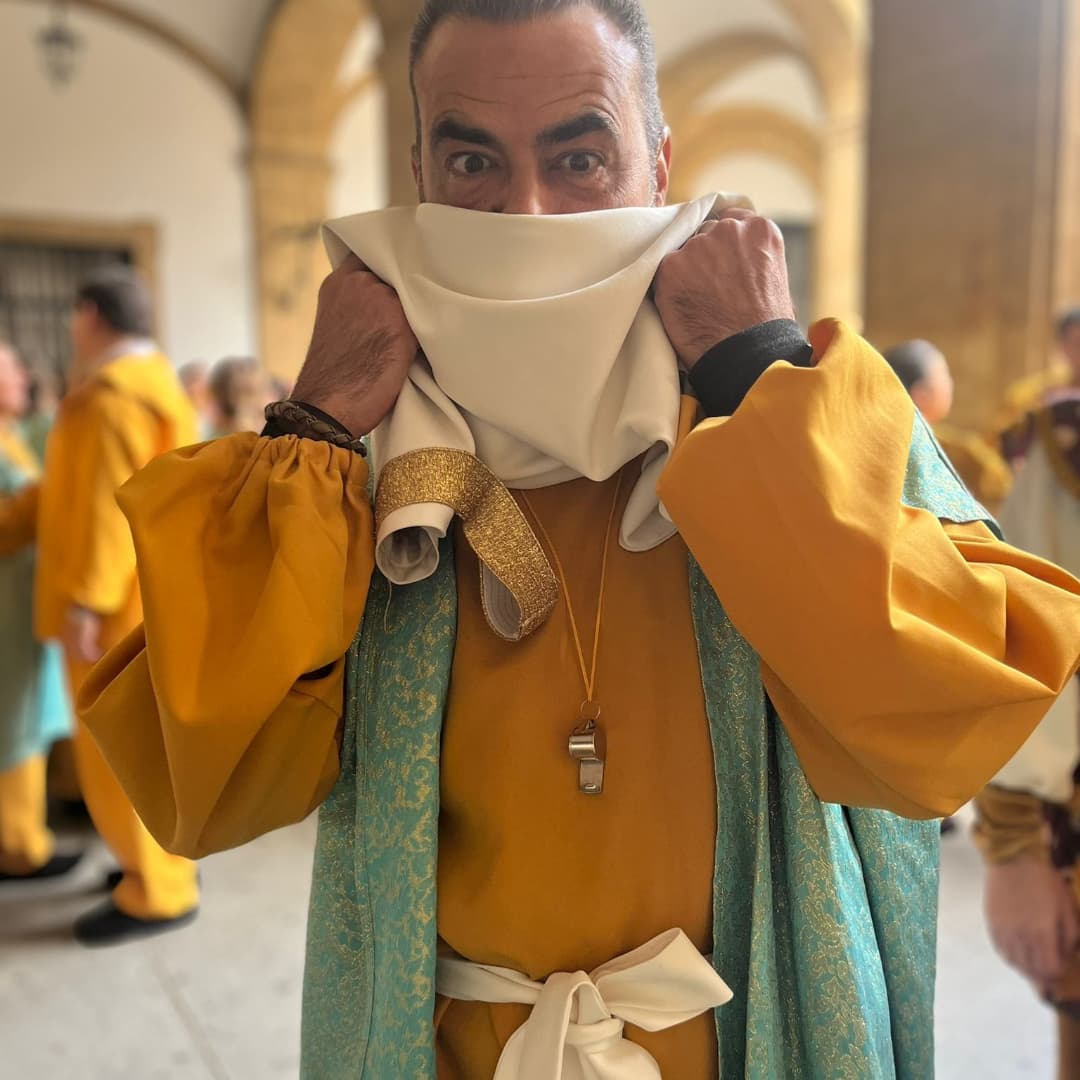 IgnatiusThin's tweet image. He tenido que aclararme la piel, pero al fin se ha cumplido un sueño. Repartir ilusión y felicidad en la Cabalgata de #ReyesMagos del @ateneodesevilla, en el cortejo de Baltasar @Fedesmarque. Regalo para mi corazón #yosoydebaltasar