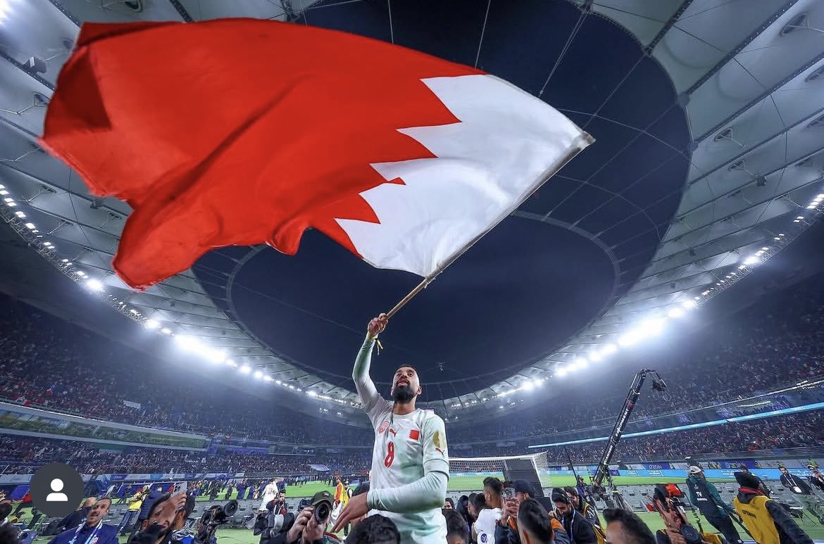 ألف مبروك لرجال و أبطال منتخبنا الوطني و جهاز الاداري و الفني على هذا الاداء و الروح 🇧🇭

دائماً ينتصر التنظيم و الاجتهاد و العمل الجاد في تحقيق الهدف الاكبر 

نعلم جيداً مدى صمتكم على التصريحات الاعلامية ..

ولكن هذا هو شعار رجال #البحرين دائماً يكون الرد داخل ميدان المنافسة ♥️🤍