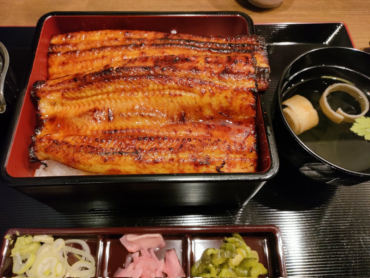 nobbob11's tweet photo. 正月から食べ三昧！
うなぎは東京戻ってきてからだけど、名古屋飯はマジで好き！ https://t.co/4ONkMa1mec